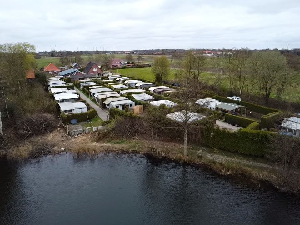 Grüne Ufer am Campingplatz Nenndorf